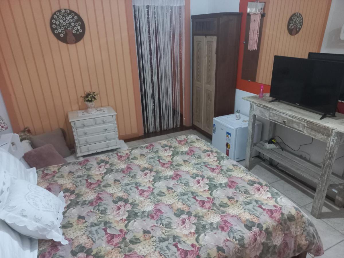 Pousada Atelier Casa Do Ipe Amarelo Мигел Перейра Стая снимка